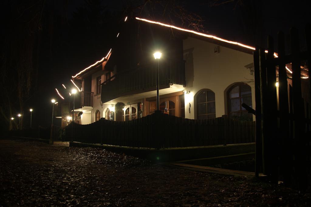Lovecký hotel Jívák Loučeň Exterior foto